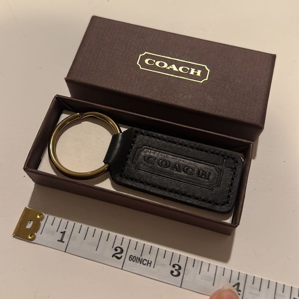 VINTAGE COACH LEATHER FOB KEY CHAIN HANGTAG BRASS COLLECTIBLE - BRAND NEW IN BOX - Picture 3 of 9